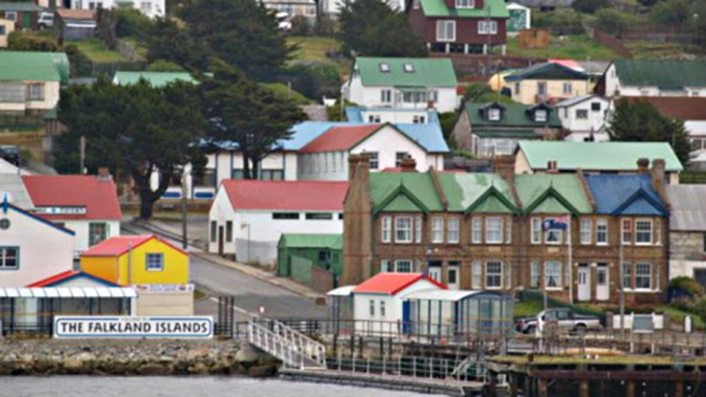 Denuncian penalmente a empresas pesqueras que operan en el Mar Argentino con licencias británicas desde Malvinas